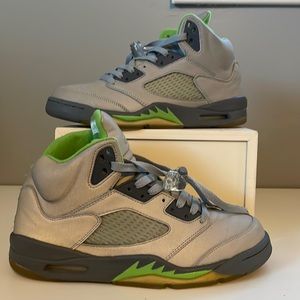 Preowned 2006 Jordan retro 5 silver/green bean flint grey